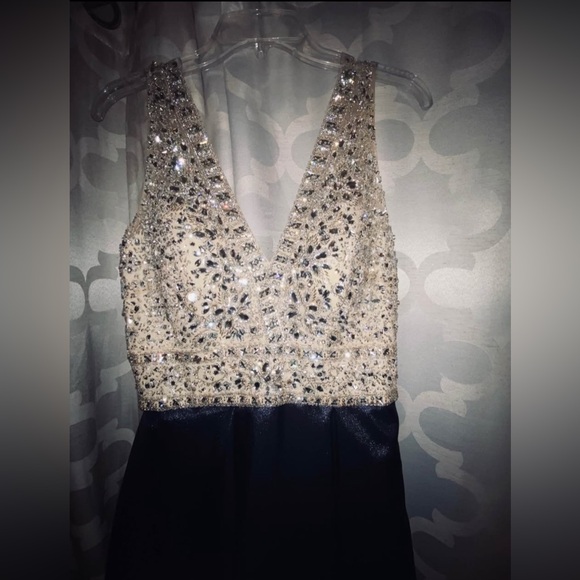 Prom/Formal dress - Picture 4 of 8